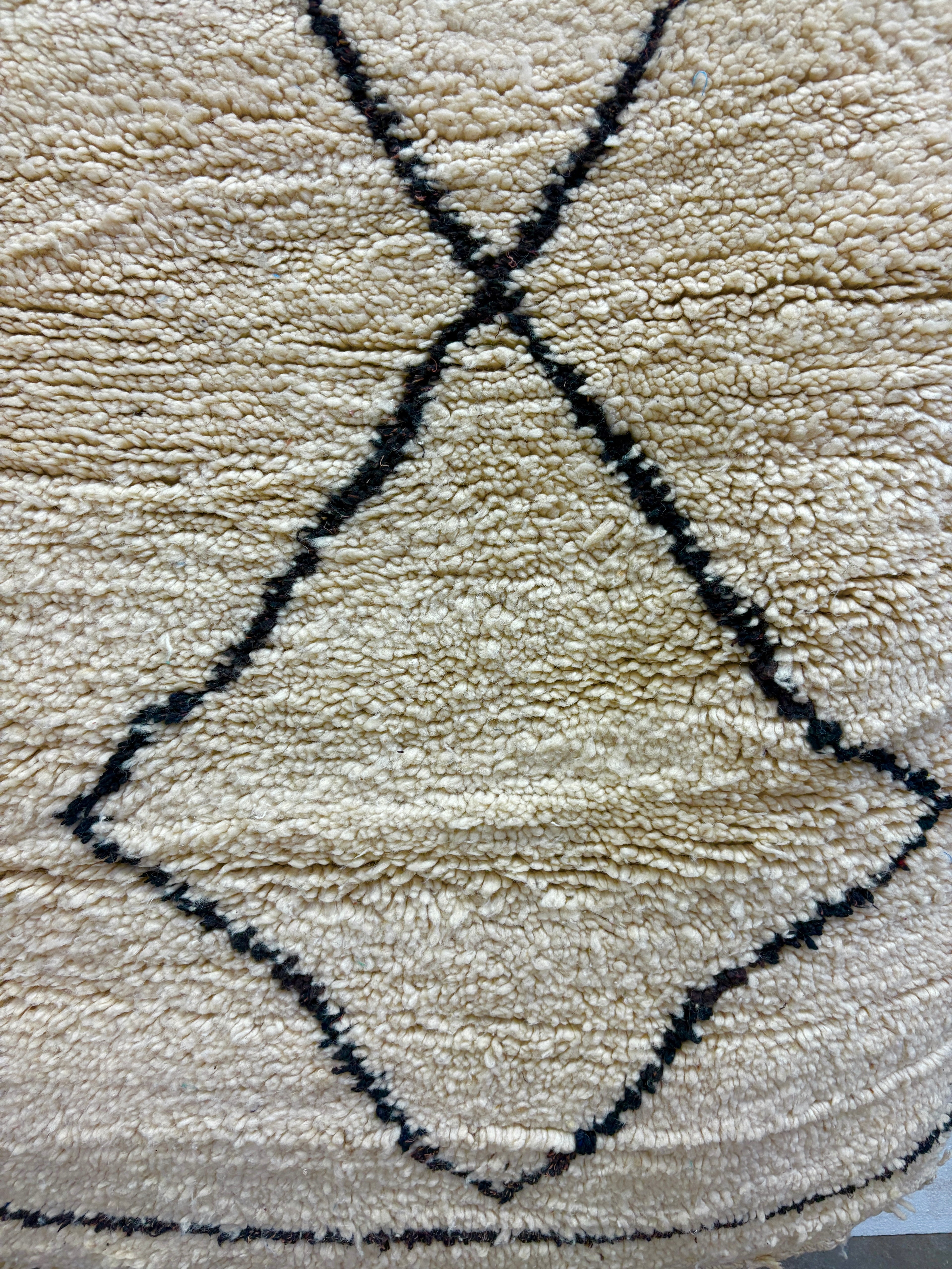 Beni Ourain Moroccan Runner in Ivory Wool with Black Diamond Outline