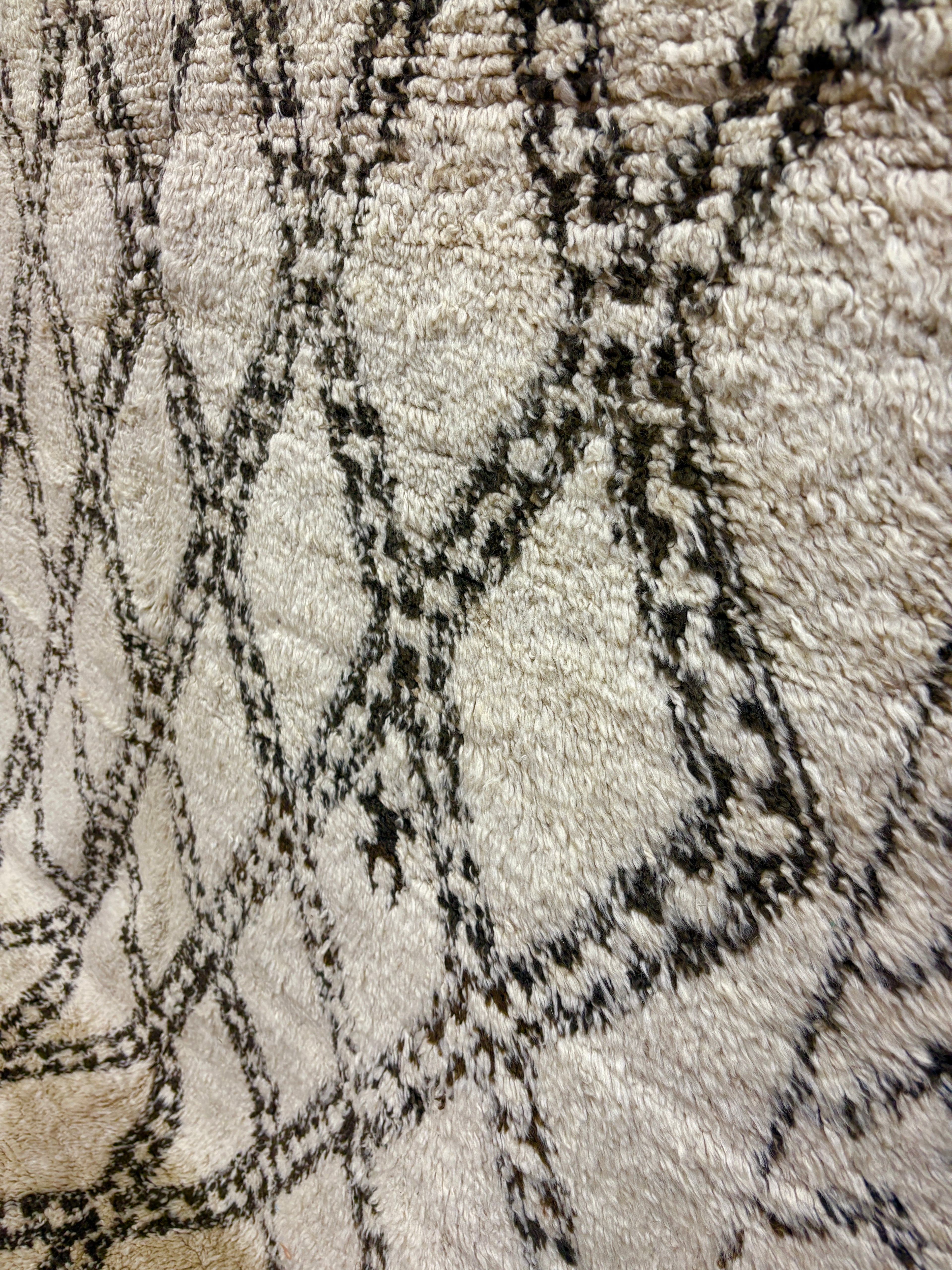 Beni Ourain Moroccan Rug in Ivory Wool with Double Diamond Lattice