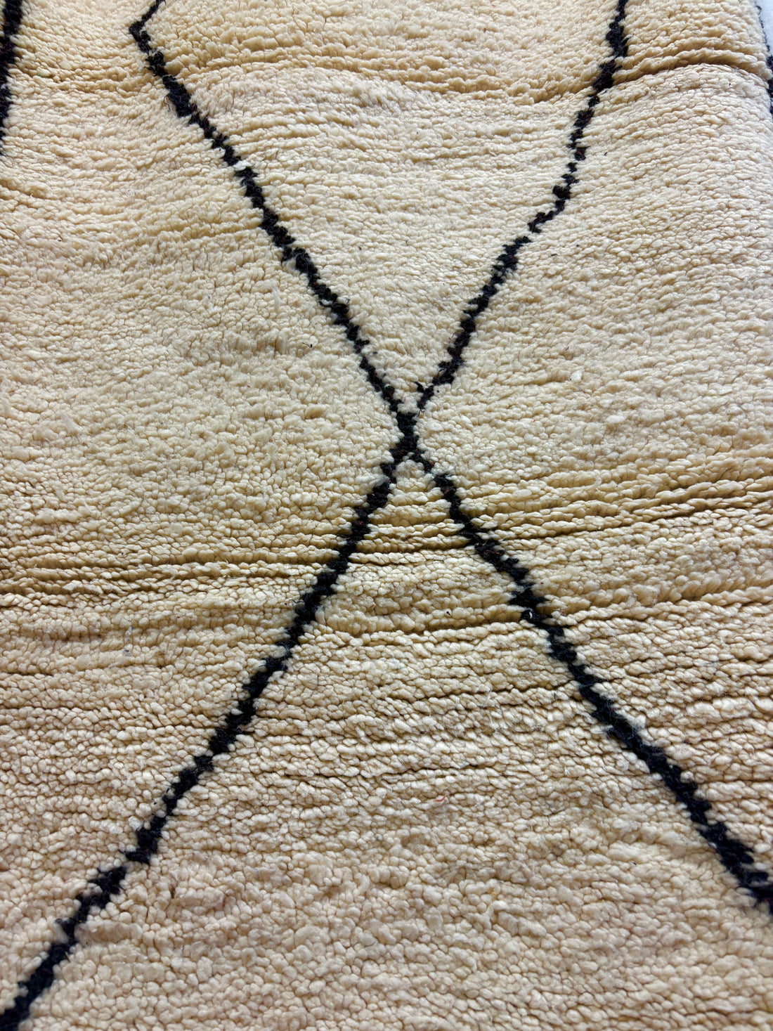 Beni Ourain Moroccan Runner in Ivory Wool with Black Diamond Outline