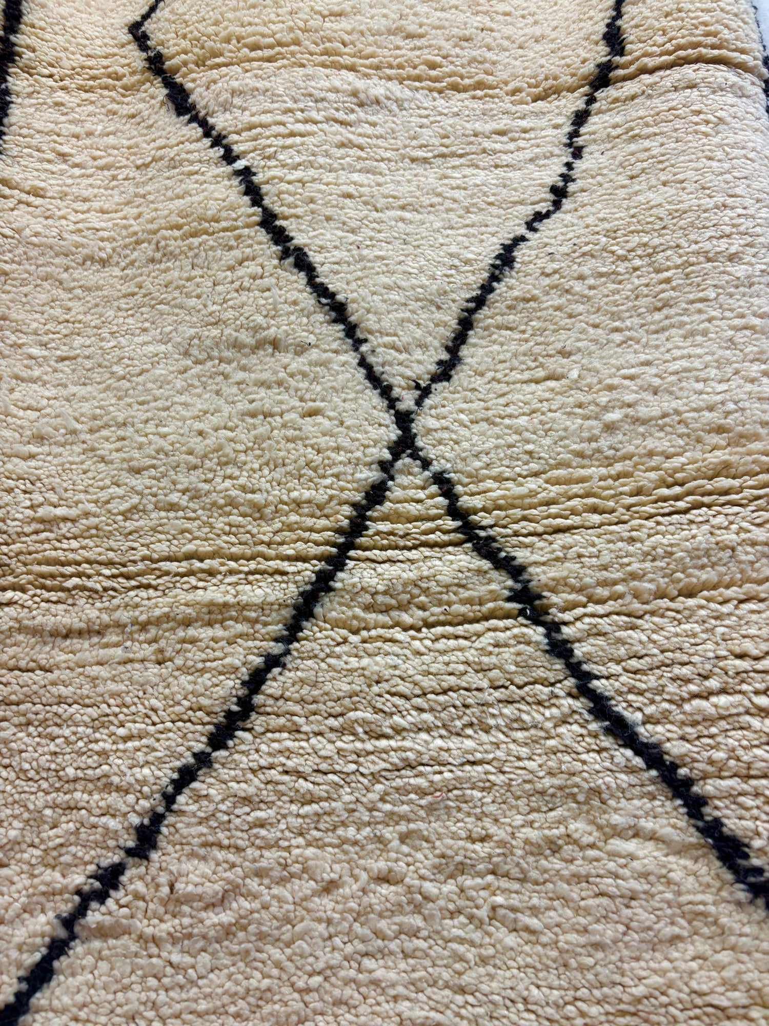 Beni Ourain Moroccan Runner in Ivory Wool with Black Diamond Outline