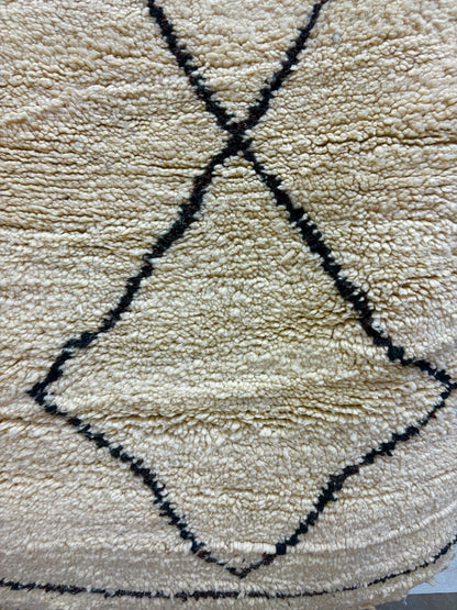 Beni Ourain Moroccan Runner in Ivory Wool with Black Diamond Outline