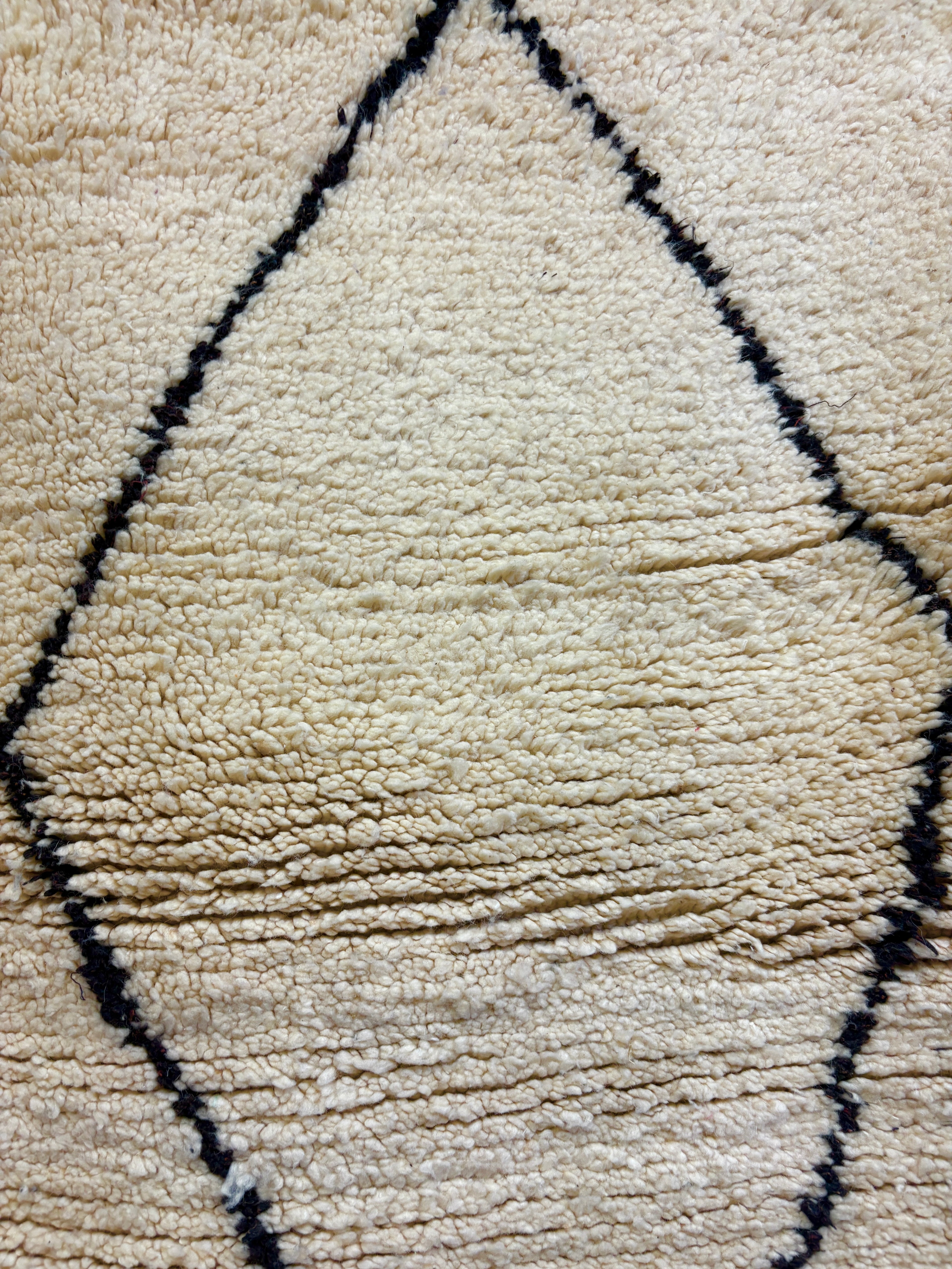 Beni Ourain Moroccan Runner in Ivory Wool with Black Diamond Outline