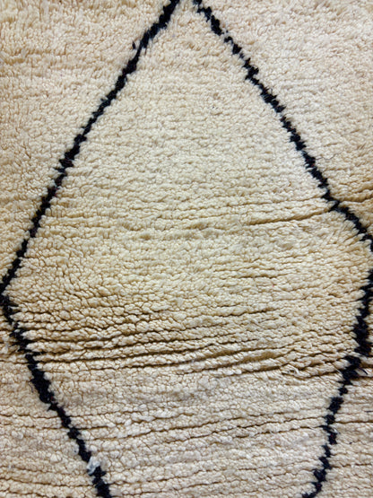 Beni Ourain Moroccan Runner in Ivory Wool with Black Diamond Outline
