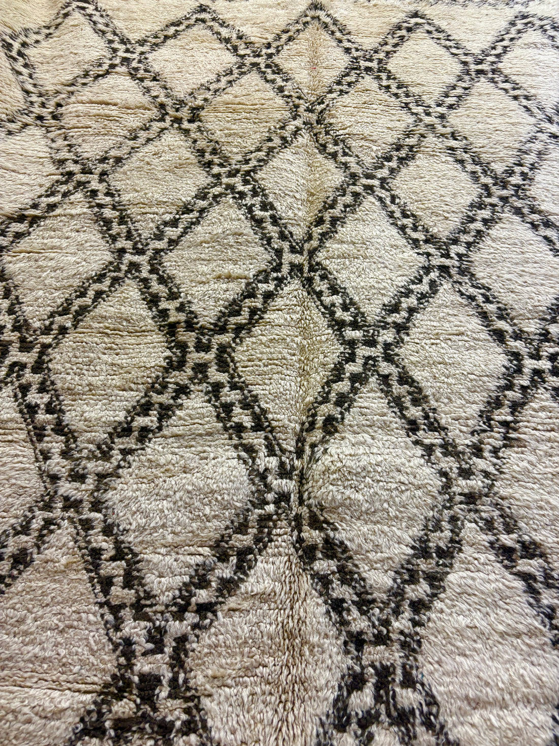 Beni Ourain Moroccan Rug in Ivory Wool with Double Diamond Lattice