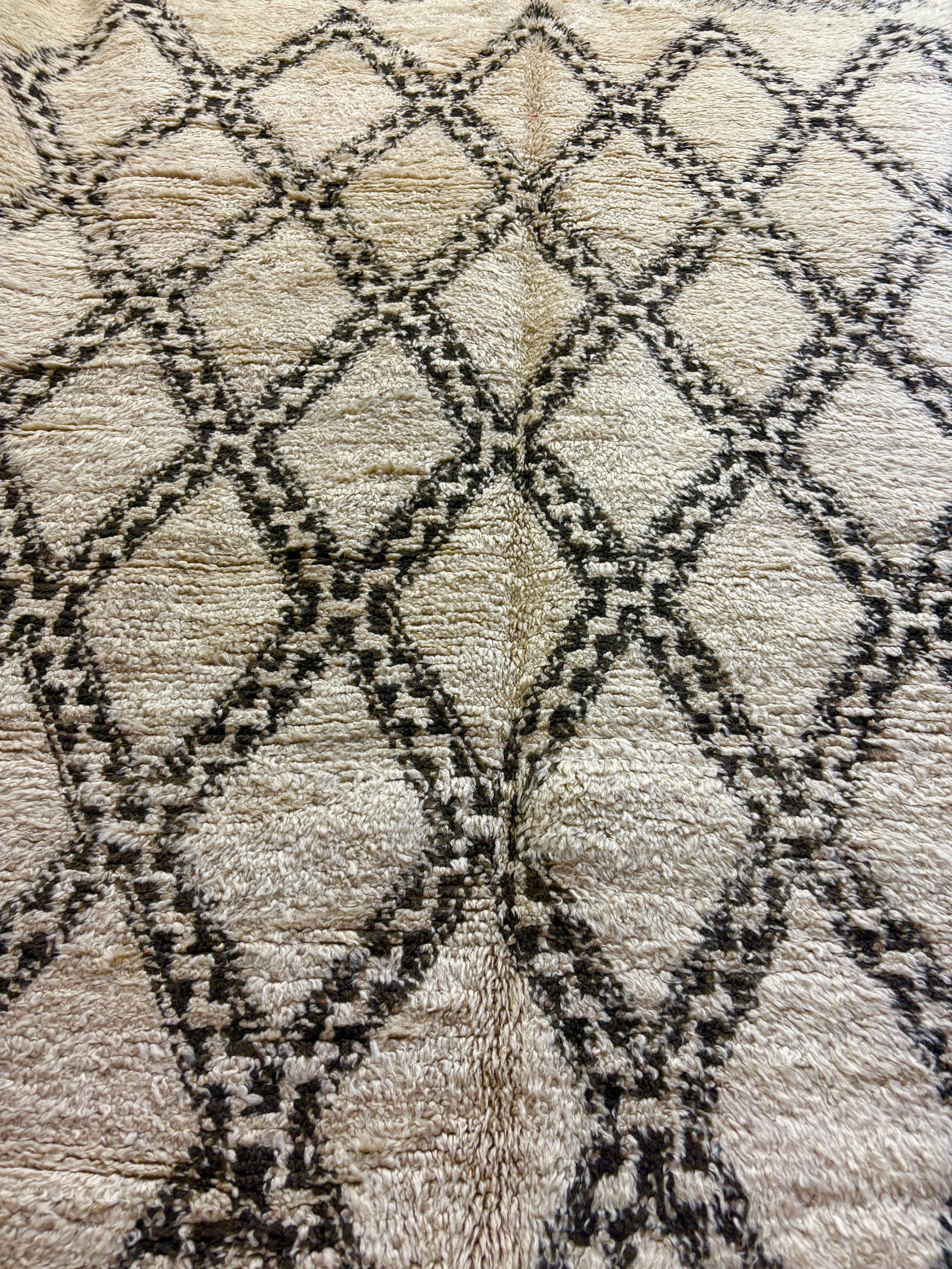 Beni Ourain Moroccan Rug in Ivory Wool with Double Diamond Lattice