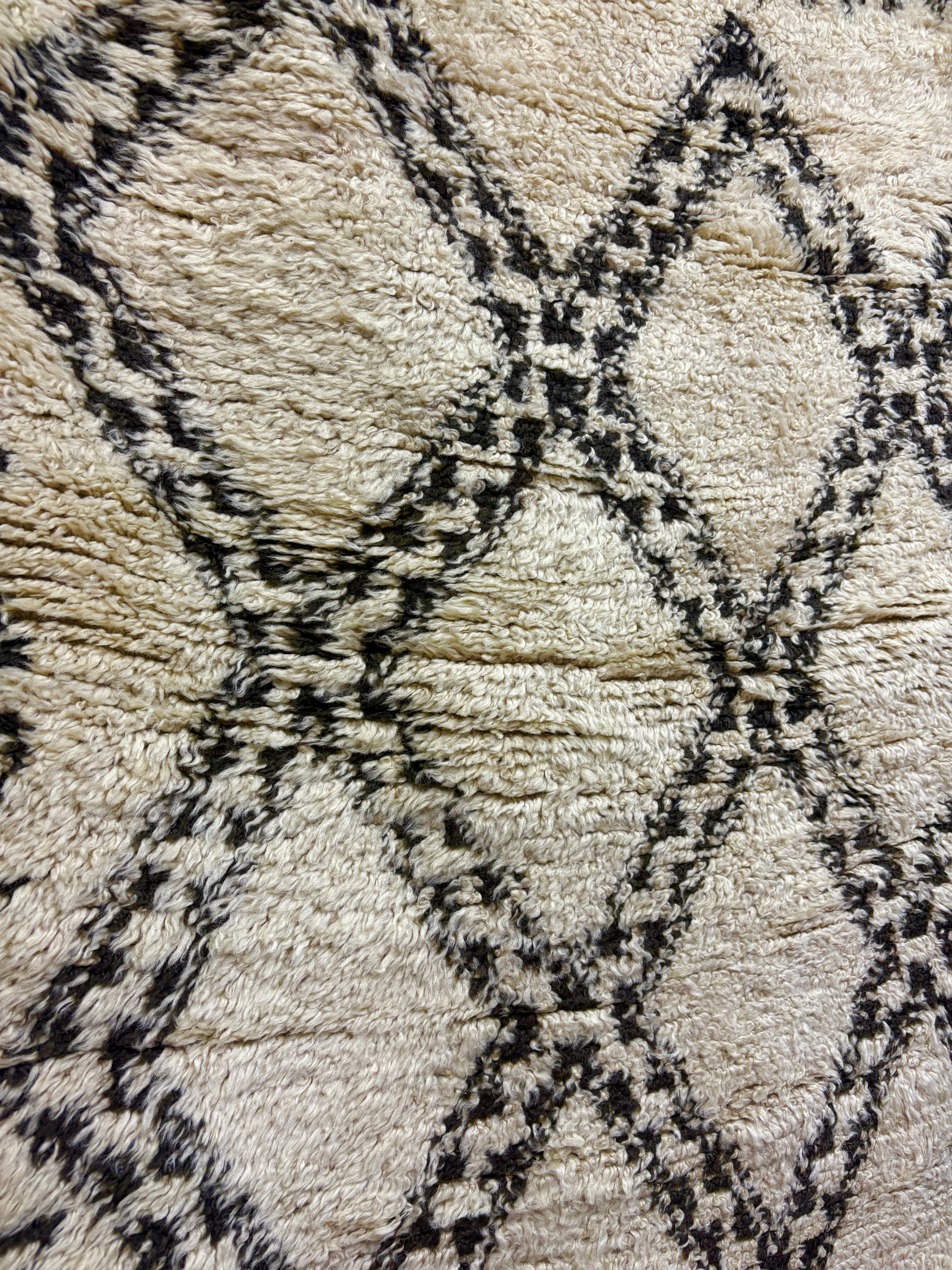 Beni Ourain Moroccan Rug in Ivory Wool with Double Diamond Lattice