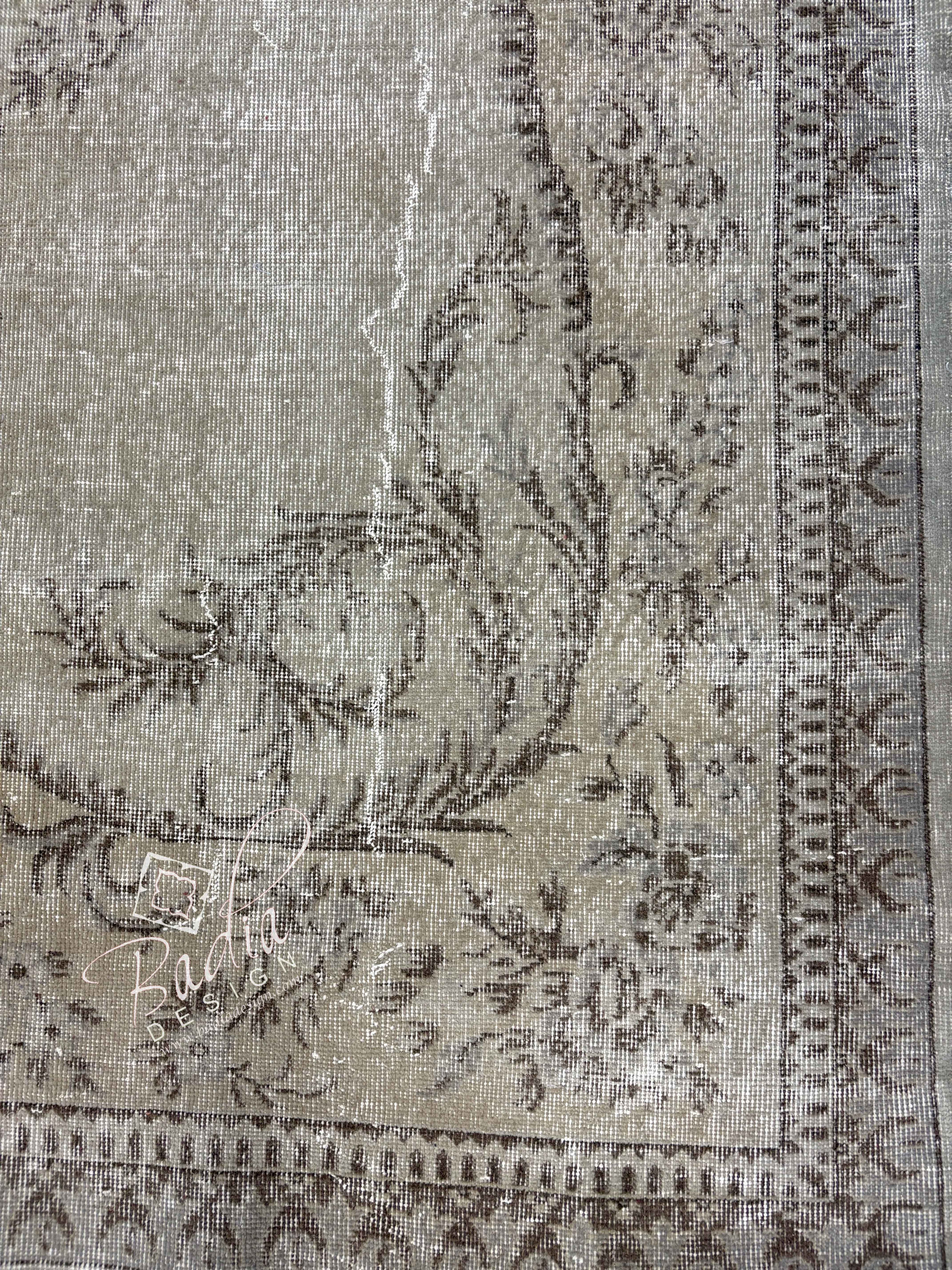 Vintage Gray Rug with Geometric Designs