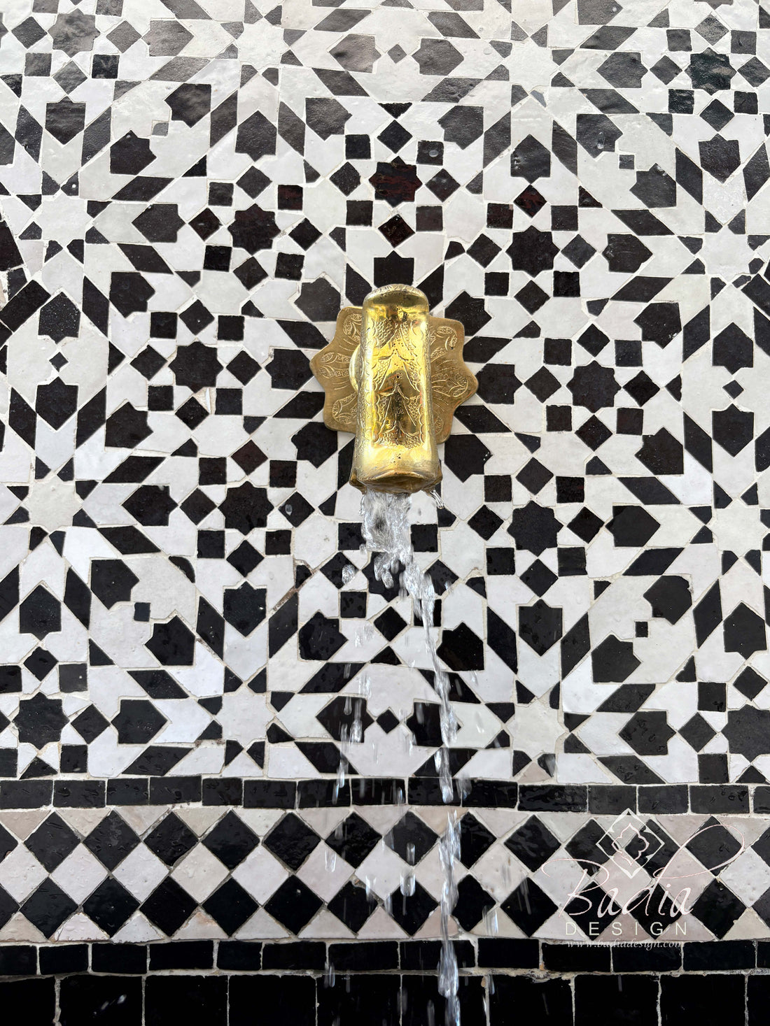 Black and White Mosaic Tile Water Fountain