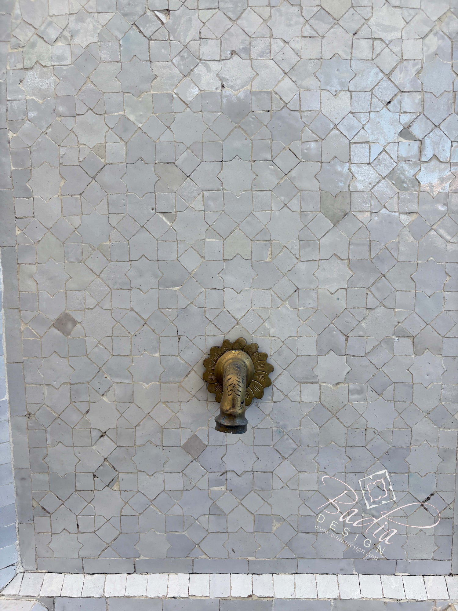 Off-White Mosaic Tile Water Fountain